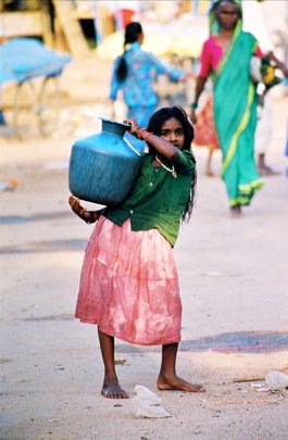 Нищие калеки в Индии (5 фото)