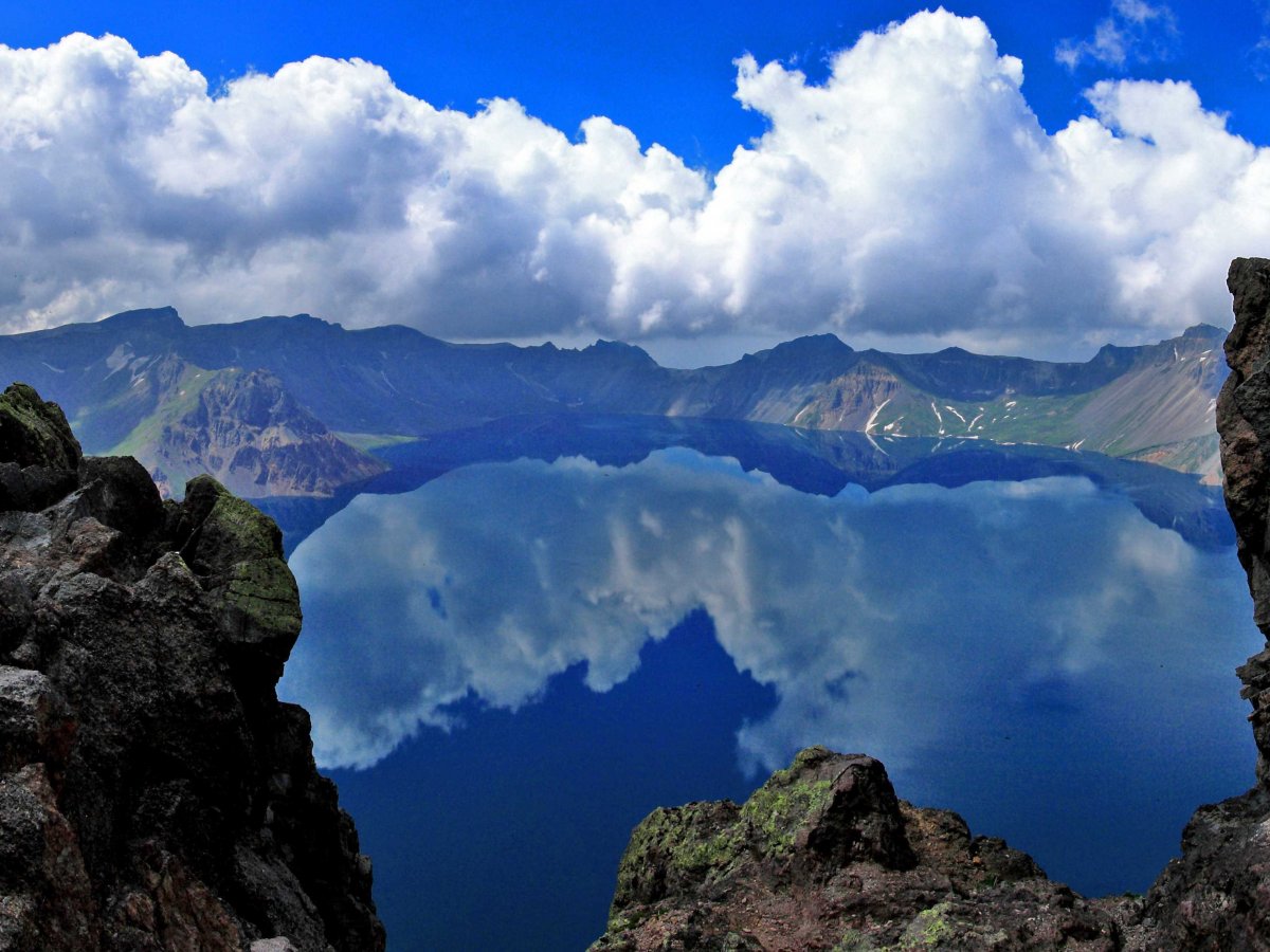catch-your-reflection-in-the-crystal-clear-heavenly-lake-chinas-deepest-lake-atop-changbai-mountain