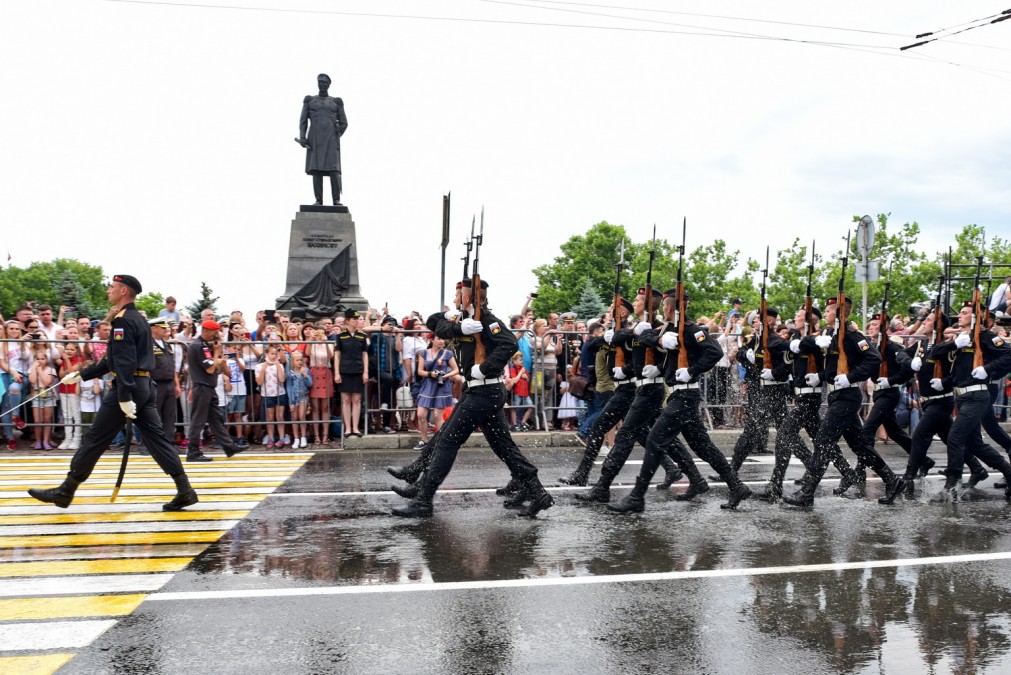 Фоторепортаж: в Севастополе прошел парад в честь 75-летия Победы