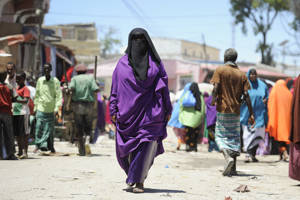 Сомали. Попасть в страну возможно, однако находиться в ней — достаточно рискованно. Для обеспечения базовой безопасности туристам необходимо нанимать в сопровождение проводника или ещё лучше — вооружённую охрану. (United Nations Photo)