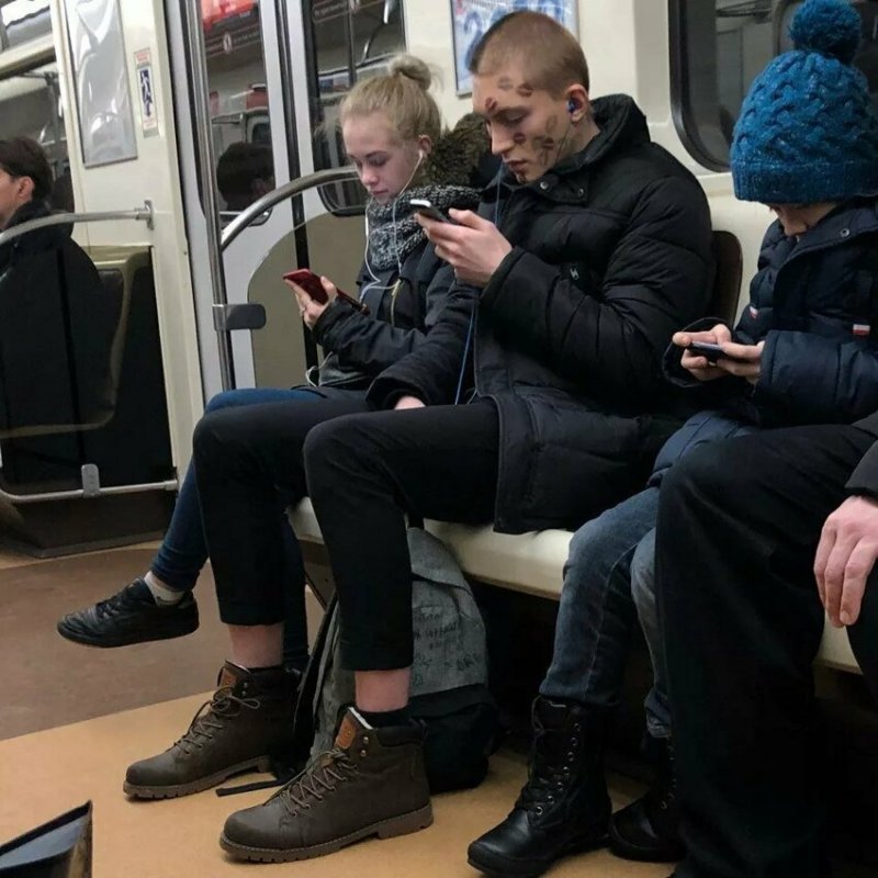 Слишком модные для нашего времени Слишком модные для нашего времени метро, мода, одежда, прикол, стиль, улица, чудики, юмор