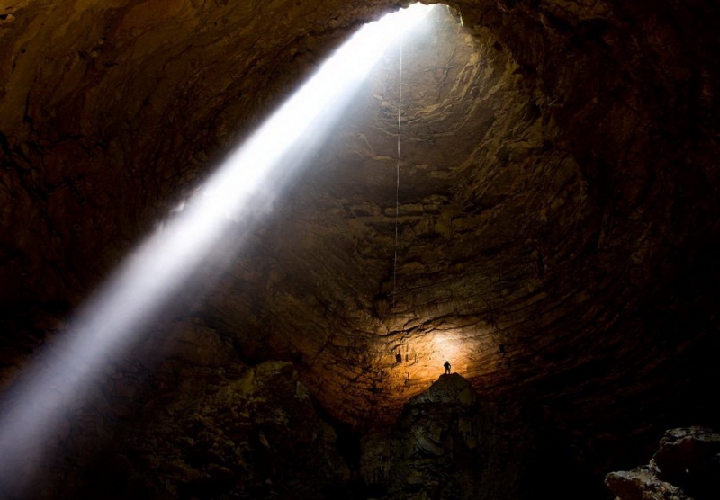 Corvo Cave - a caverna mais profunda do mundo Corvo Cave, Abkhazia, no mundo, caverna