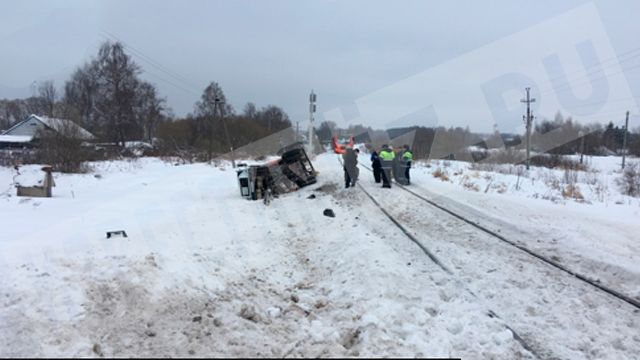 Первые фото с места столкновения поезда с бензовозом в Калуге