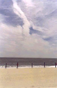 Ангел - облако над морем