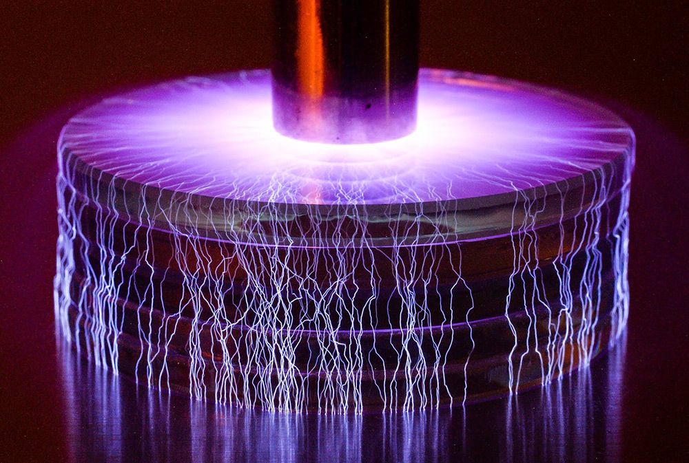 Домашняя молния, созданная трансформатором Тесла tesla, молния