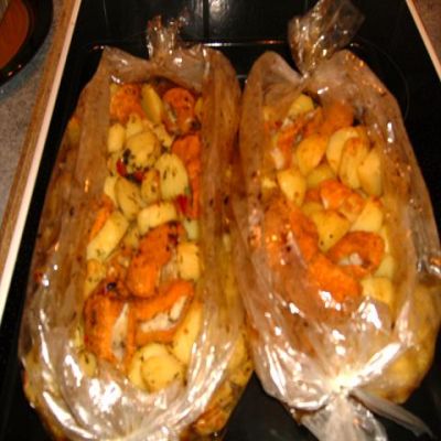 Картошка с мясом и солеными огурцами в духовке рецепт пошагово Картошка с мясом и солеными огурцами в духовке рецепт пошагово