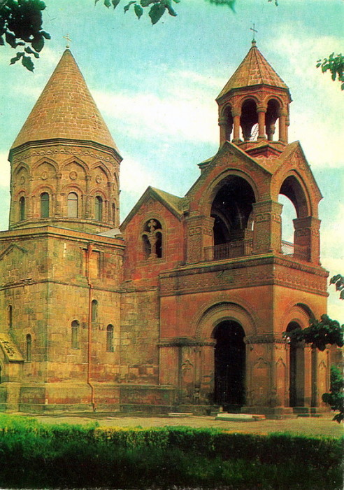  Главный храм Армянской апостольской церкви и престола Верховного Патриарха Католикоса Всех Армян.