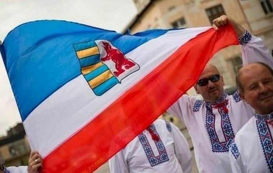 В Мукачево состоялся марш и митинг русинов против террора «Правого сектора», за мир и особый статус Закарпатья В Мукачево состоялся марш и митинг русинов против террора «Правого сектора», за мир и особый статус Закарпатья