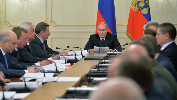 Президент РФ Владимир Путин провел заседание Военно-промышленной комиссии РФ