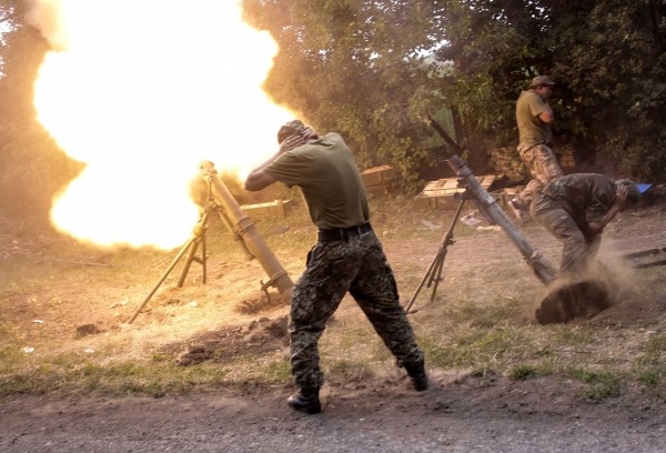 Во время отступления из Шахтерска украинская бронеколонна попала в засаду 