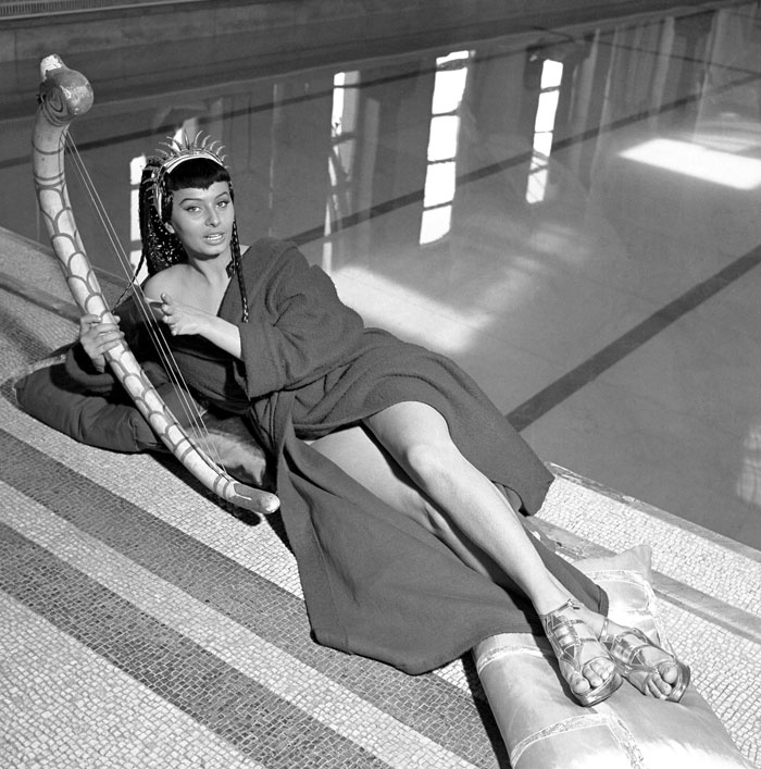 Софи Лорен (Sophia Loren) в фотосессии для фильма «Две ночи с Клеопатрой» (Due notti con Cleopatra) (1953), фото 4