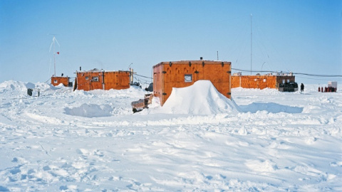 Медведев выделил ₽ 205 млн на возобновление экспедиций в Арктике