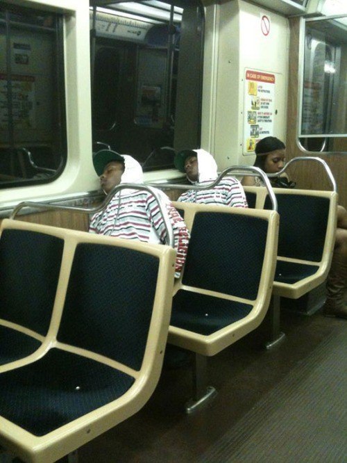 похожие парни спят в транспорте