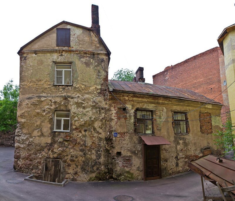 7 фото самого старого жилого дома в России