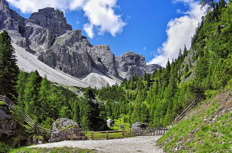 Сан-Виджилио-ди-Мареббе - очаровательная горная деревушка Италии
