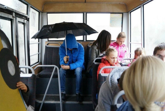«Я просто не умею сворачивать зонт!» «Я просто не умею сворачивать зонт!»