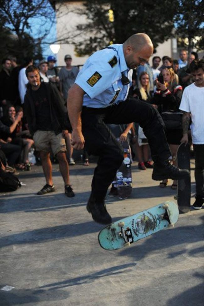 29 полицейских, которые используют свои полномочия для веселья веселье, полиция