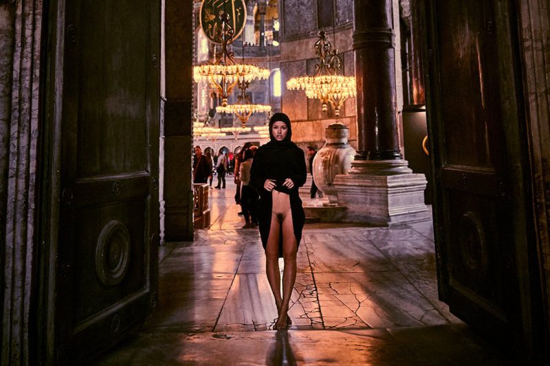 Модель Playboy изгнали из района евреев-ортодоксов в Нью-Йорке за прогулку голышом