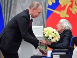 Алексеева предупредила Путина о "непоротом поколении"