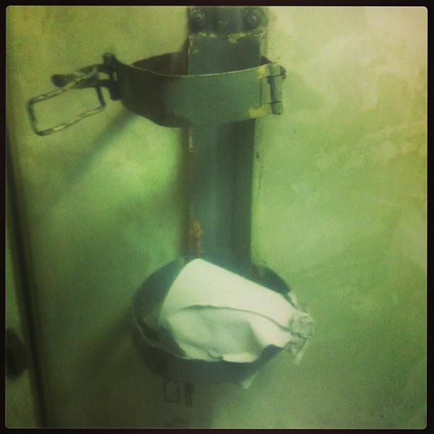 19. При пожаре тушить туалетной бумагой! 19. При пожаре тушить туалетной бумагой! люди, приколы, россия, юмор