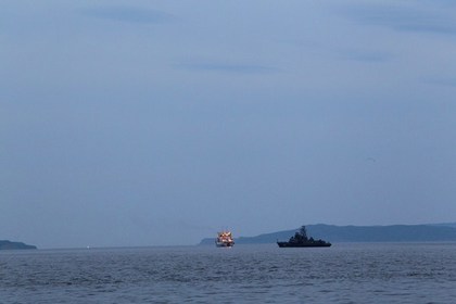 Большой морозильный траулер в Авачинской бухте