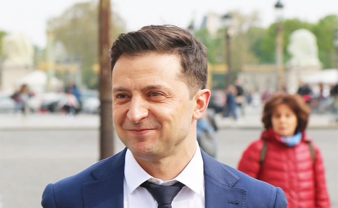 На фото: кандидат в президенты Украины Владимир Зеленский у Елисейского дворца