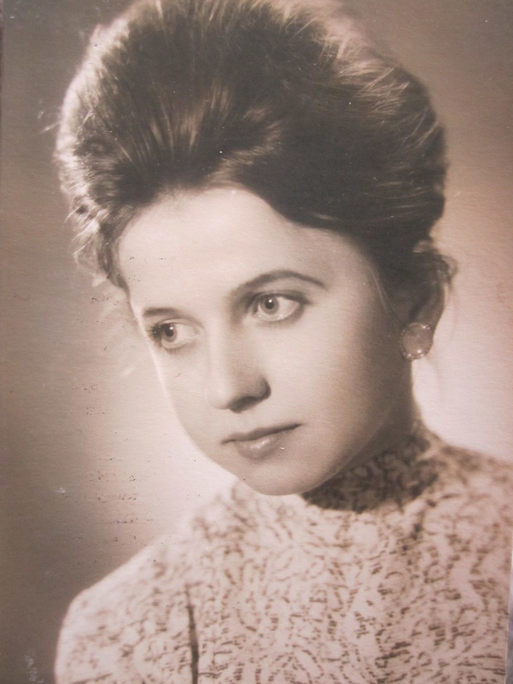 Пользователи сети поделились снимками бабушек и мам. Красота женщин XX века завораживает Пользователи сети поделились снимками бабушек и мам. Красота женщин XX века завораживает
