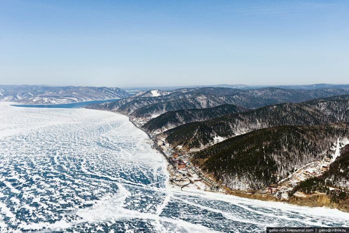География, озера, самое большое и чистое озеро в мире, и находится оно в России - это озеро Байкал.  Фото байкала