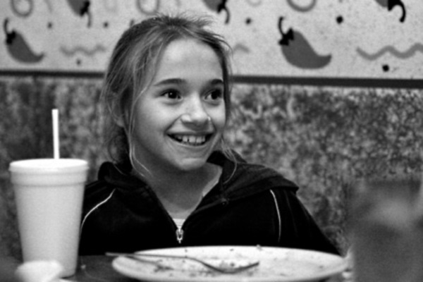 Эта пара удочерила 9-летнюю сироту. Но вскоре они узнали шокирующую правду о ее прошлом! Эта пара удочерила 9-летнюю сироту. Но вскоре они узнали шокирующую правду о ее прошлом!