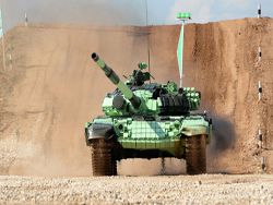 Новость на Newsland: Гонки по-русски — на танках и БМП