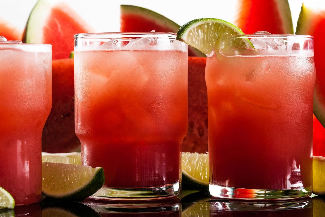 http://search.chow.com/thumbnail/1600/0/www.chowstatic.com/assets/recipe_photos/11-10-14/30705_watermellon_margarita.jpg