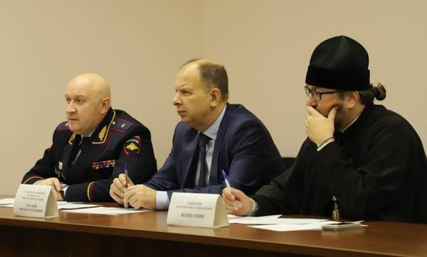 Главный федеральный инспектор совместно с  Министром внутренних дел по Республике Мордовия провел прием граждан в Чамзинском районе