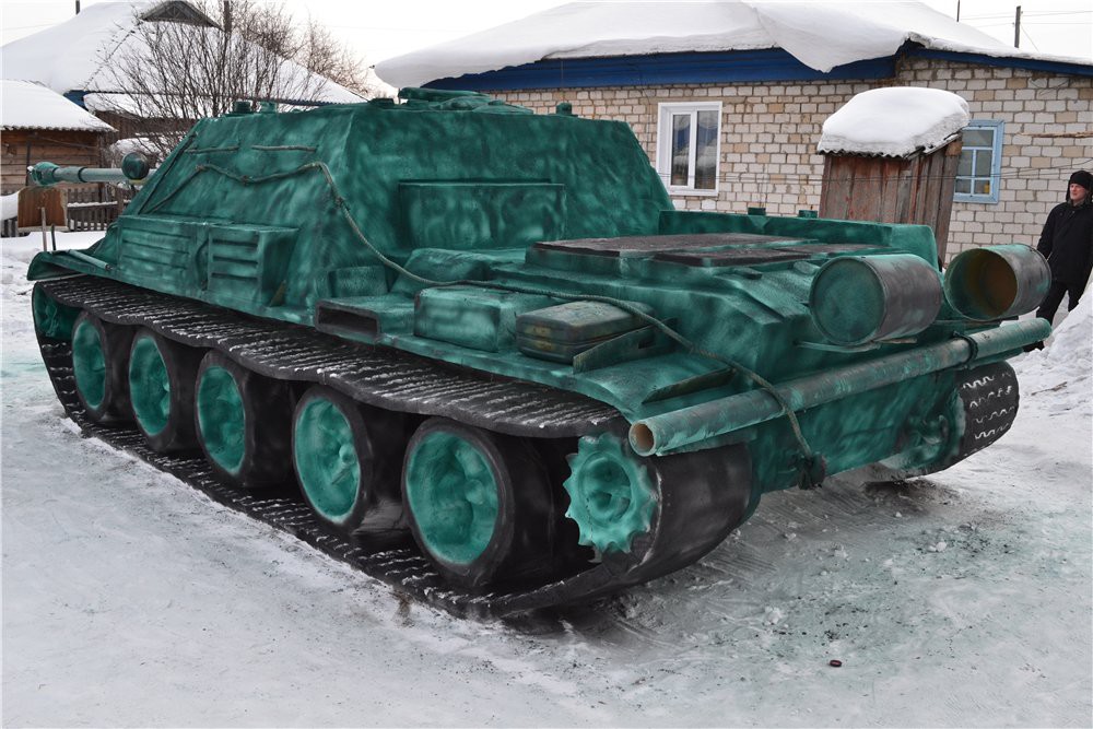 Сотни танков появились в огородах россиян Сотни танков появились в огородах россиян World of Tanks, игра, конкурс, снег, танки