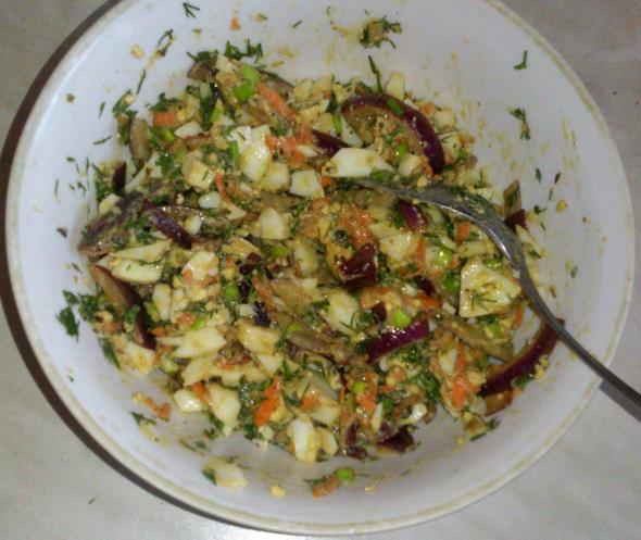 САЛАТ ИЗ ТУНЦА С ЯЙЦАМИ И ЛУКОМ