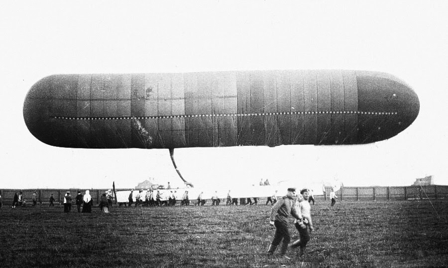 Первый российский дирижабль «Учебный» над Волковым полем. 28 августа 1908 года - Фото дня: первый полёт русского дирижабля | Военно-исторический портал Warspot.ru