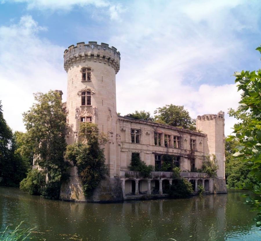 Как Европа забывает свою историю. На примере французского замка Château de la Mothe-Chandeniers архитектура, европа, замок