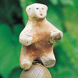 Статуэтка медведицы — игрушка или идол?