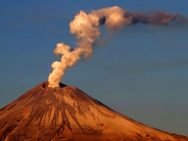 На смену землетресению в Мексике идет извержение вулкана