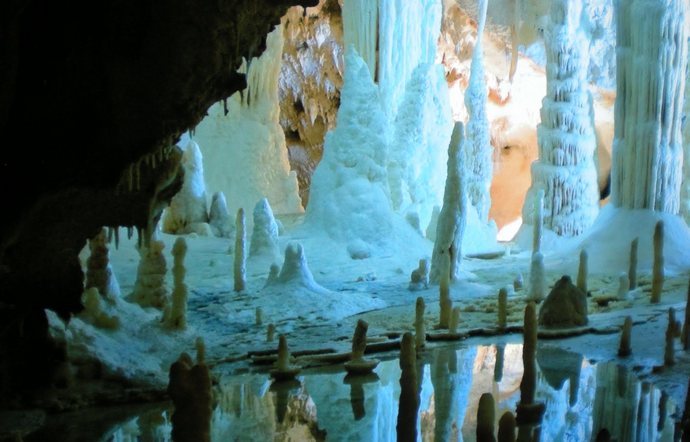 ван ху шахтер история. original. ван ху шахтер история фото. ван ху шахтер история-original. картинка ван ху шахтер история. картинка original. Во время спасательных работ удалось отыскать тела только двенадцати человек. Шахтеры Лао Пен и его напарник Ван Ху оказались за стеной обрушившейся породы, и разбирать ее было опасно. С тех пор минуло пять лет, как вдруг в 2008 году Ван Ху, которого все считали погибшим, вернулся домой. ван ху шахтер история. original. ван ху шахтер история фото. ван ху шахтер история-original. картинка ван ху шахтер история. картинка original. Во время спасательных работ удалось отыскать тела только двенадцати человек. Шахтеры Лао Пен и его напарник Ван Ху оказались за стеной обрушившейся породы, и разбирать ее было опасно. С тех пор минуло пять лет, как вдруг в 2008 году Ван Ху, которого все считали погибшим, вернулся домой.