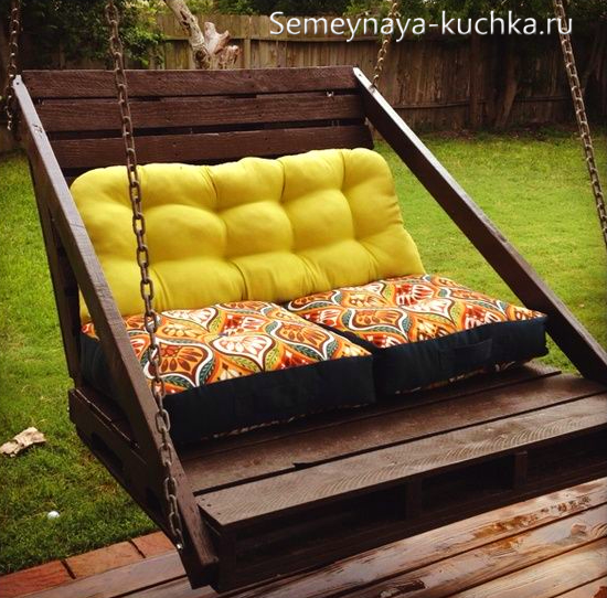 качели-диван для дачного участка