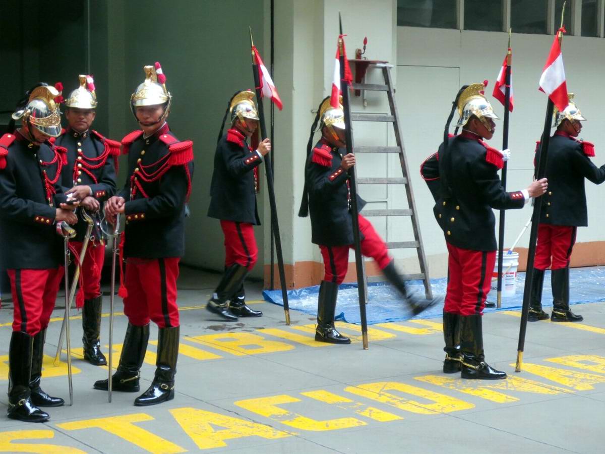 Драгуны с конскими хвостами: Президентская гвардия Перу (6)
