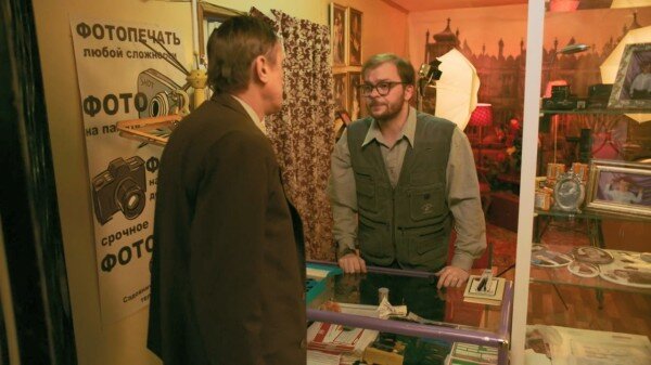 Атрибуты российских 1990-х в сериале "90-е. Весело и громко" Атрибуты российских 1990-х в сериале "90-е. Весело и громко"
