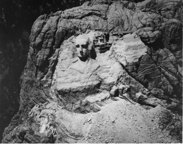 12. Гора Рашмор, США, 1933 год 12. Гора Рашмор, США, 1933 год достопримечательности, здания, старые фото, строительство