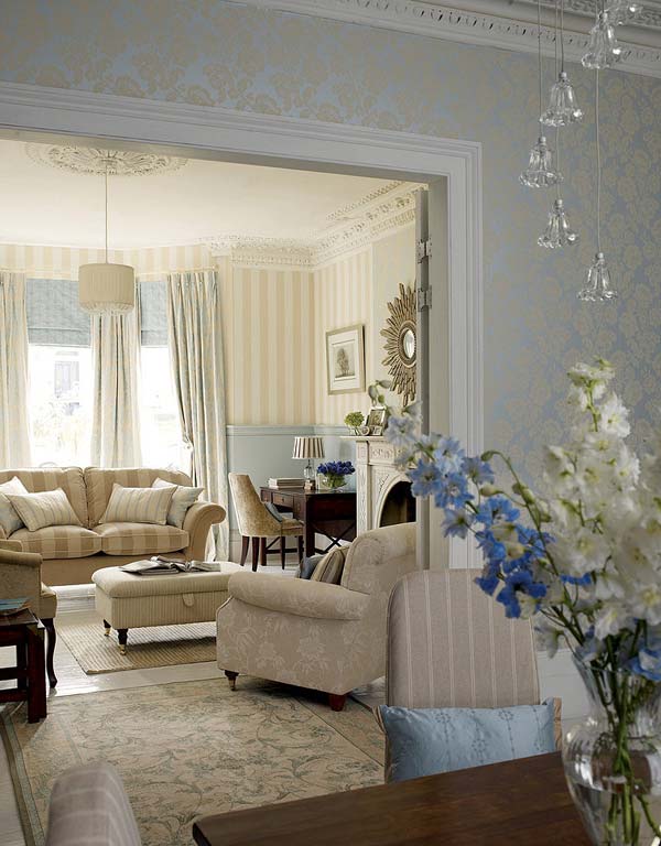   .      Laura Ashley