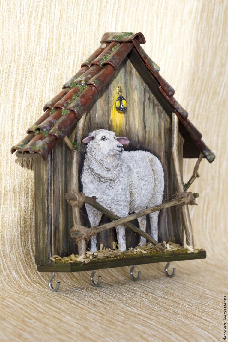 Ключница с овечкой из папье-маше