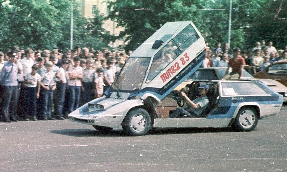 6 крутых фото самодельного советского Cybertruck