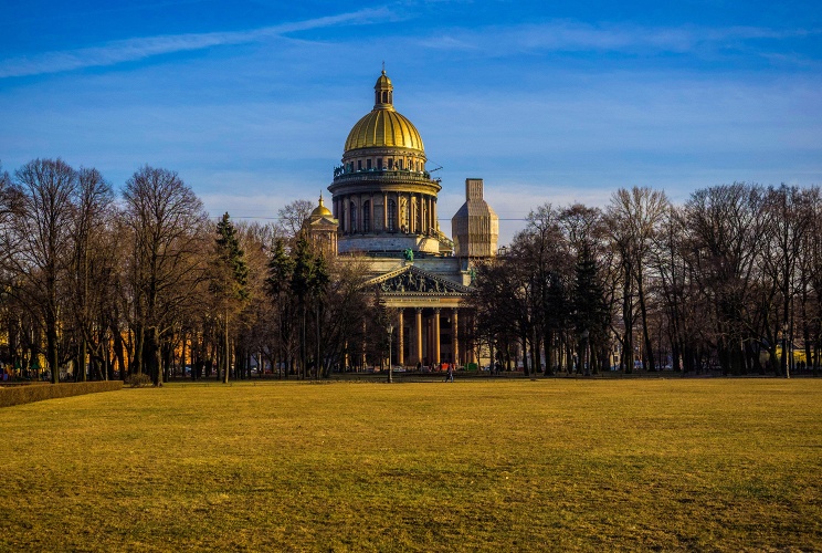 ID: 10618996 Дата съемки: 01.04.2015 Описание: Россия. Санкт-Петербург. Вид на Исаакиевский собор с Сенатской площади. Руслан Шамуков/ТАСС
