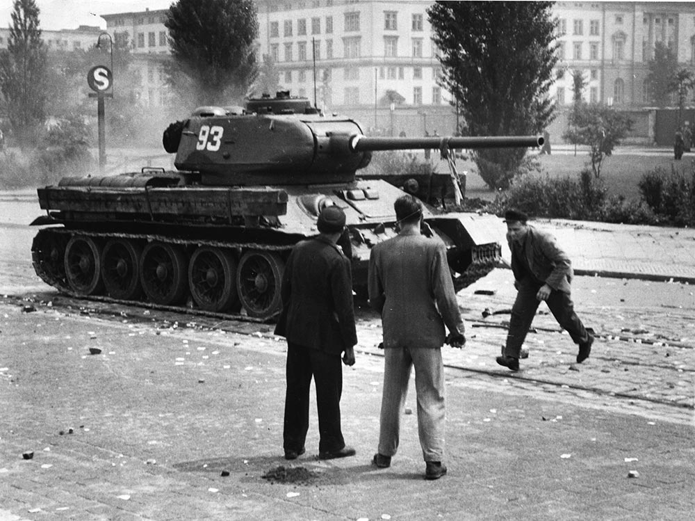 Как немцы в 1953-ем хотели "русского Ивана" домой прогнать Как немцы в 1953-ем хотели "русского Ивана" домой прогнать