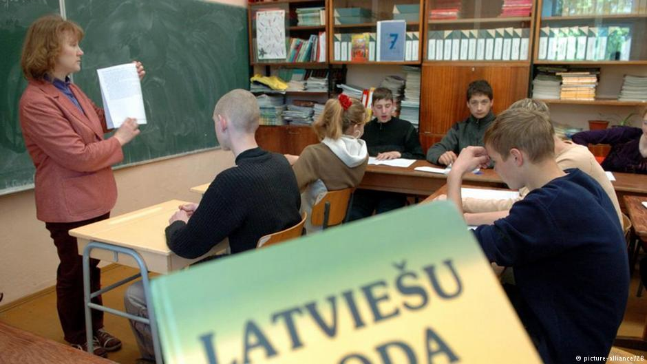 Образование в Латвии после запрета русского языка станет «среднехуторским» Образование в Латвии после запрета русского языка станет «среднехуторским»