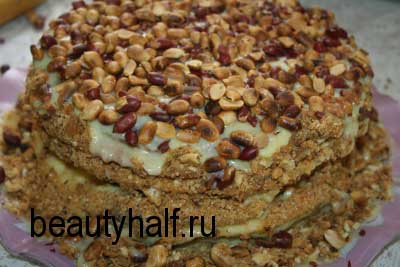 Наполеон с изюмом и заварным кремом.